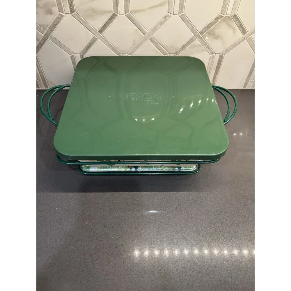 Temp-tations by Tara Hometown Christmas Large 9” Dish With Trivet Lid Wire Rack